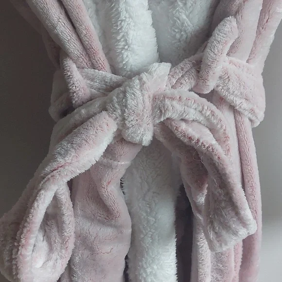 New Pink Medium Robe - Picture 5 of 7